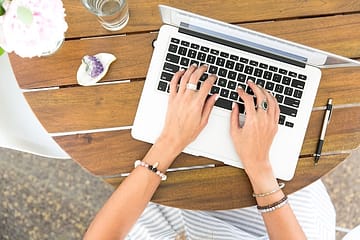 Entenda o que é e como fazer revisão de texto